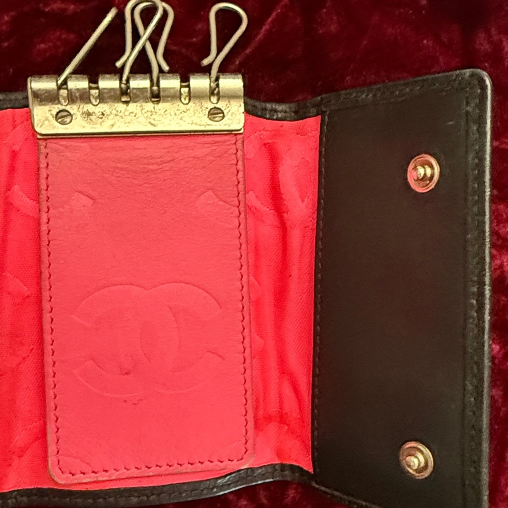 CHANEL Key Holder - Picture 7 of 11